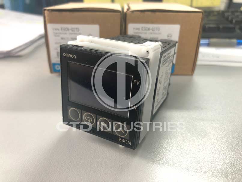 Bộ điều khiển nhiệt độ Omron E5CN-Q2TD