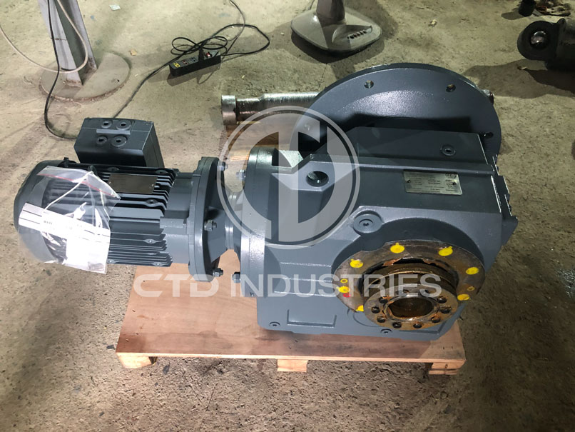 Hộp giảm tốc bánh răng côn Sew Eurodrive KHF97 AM100/112GD